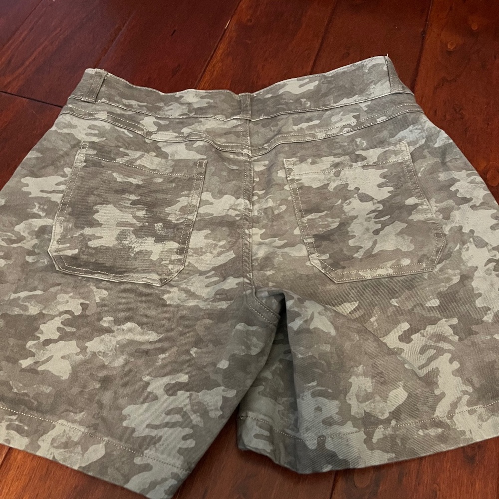 Spanx Cotton Twill 6” shorts